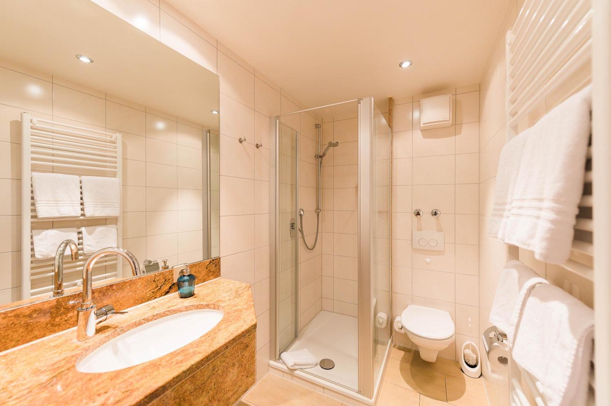 Hotel Goldener Engel Ірінґен Екстер'єр фото