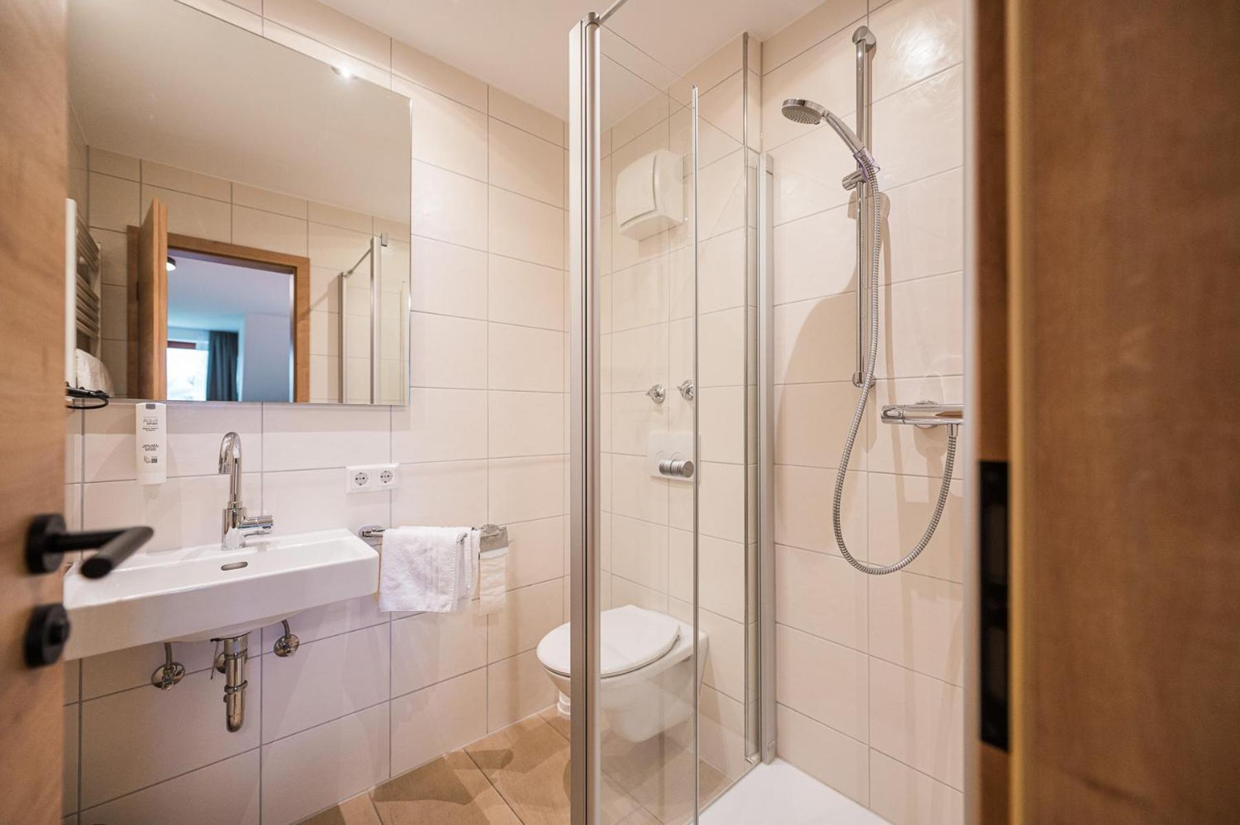 Hotel Goldener Engel Ірінґен Екстер'єр фото